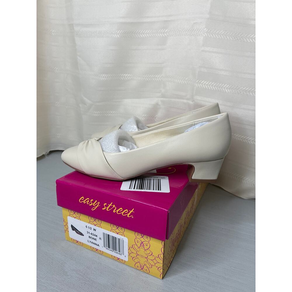 Easy Street Waive Kitten Heel Pumps Bone Womens Size 6.5 Wide - Picture 8 of 12